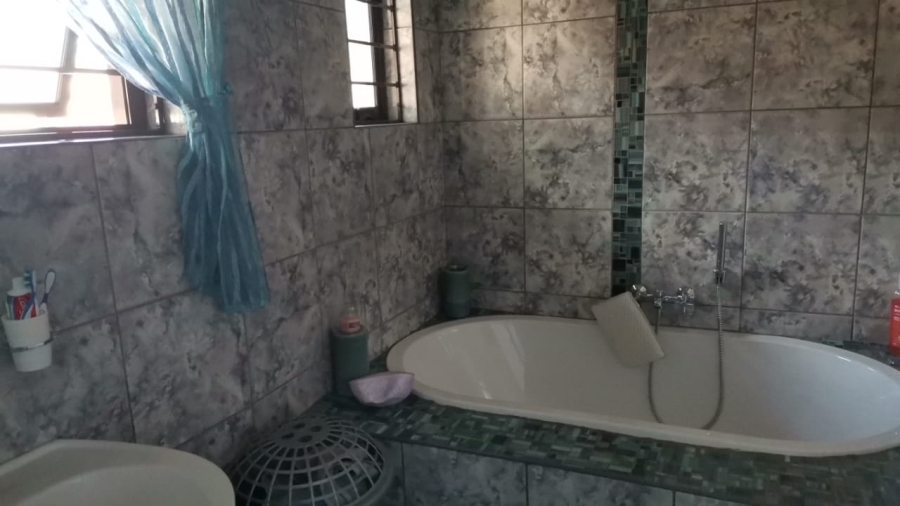 4 Bedroom Property for Sale in Oos Einde North West